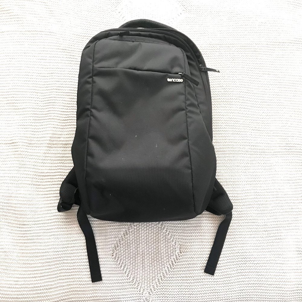 *EUC* InCase Black Icon Slim Backpack